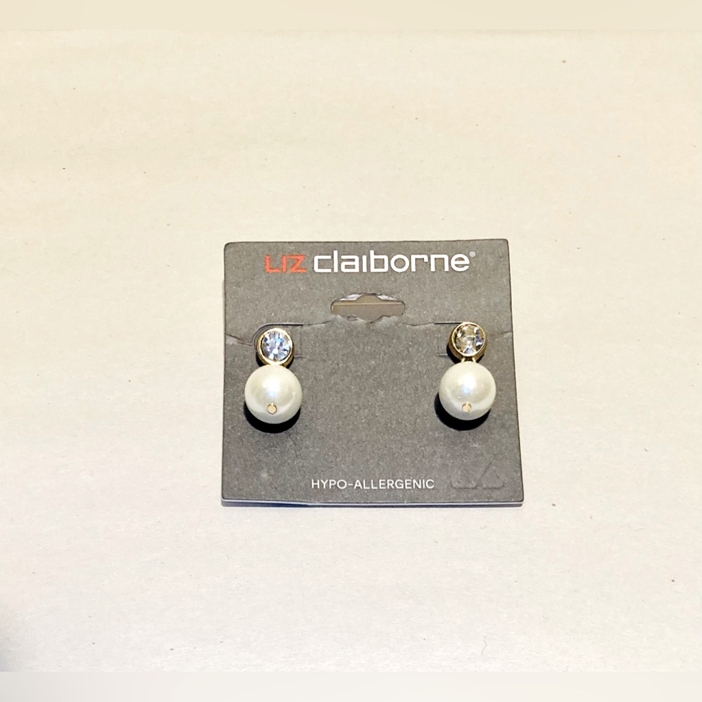 Liz Claiborne Pearl And Rhinestone Pierced Earrings 8$